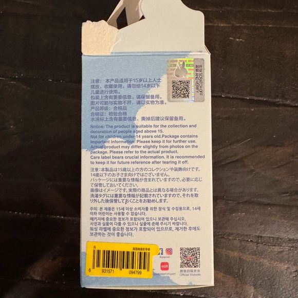 Labubu Pin For Love Keychain - R - Black - Picture 2 of 4